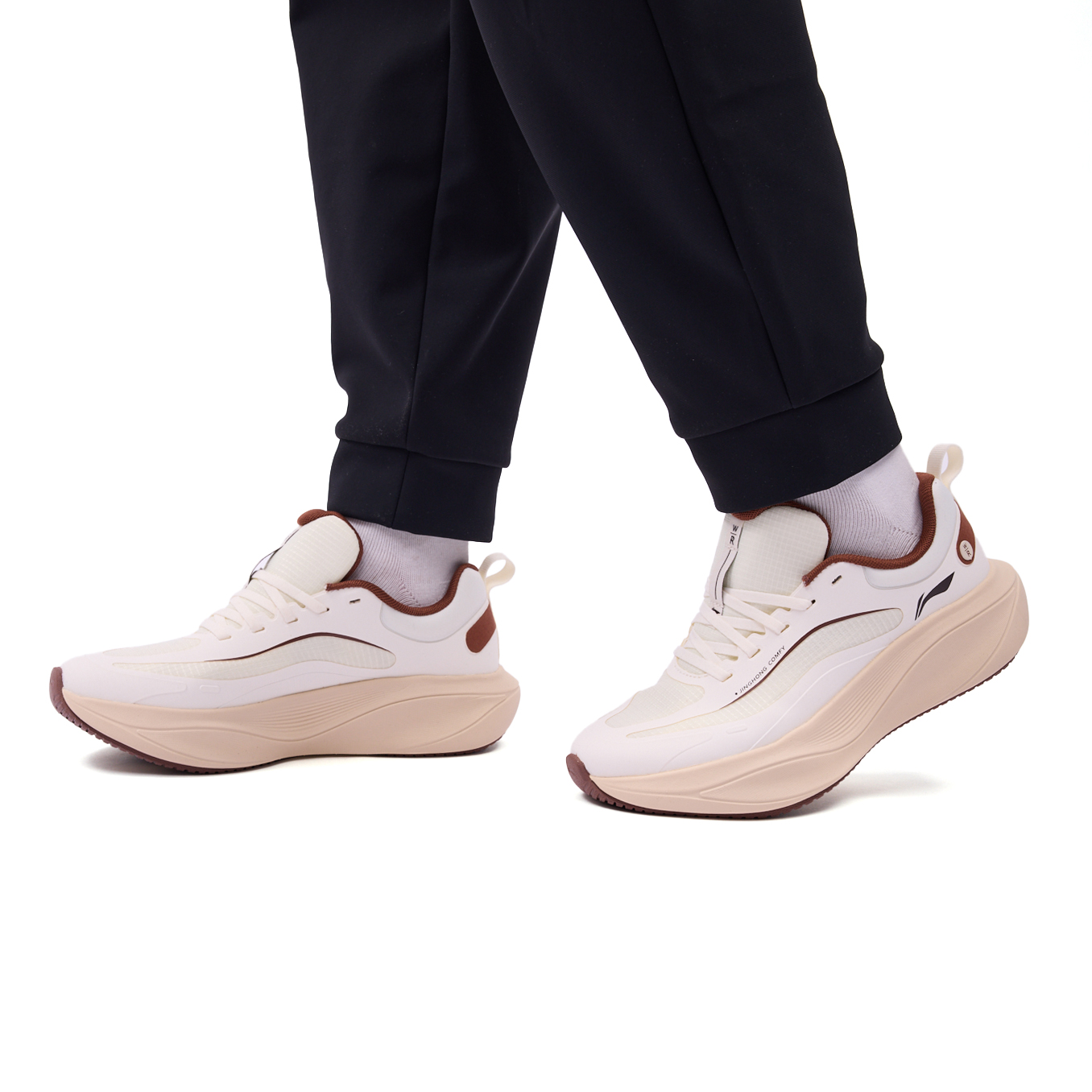 AKYV114-2 Брюки джоггеры Essentials черный